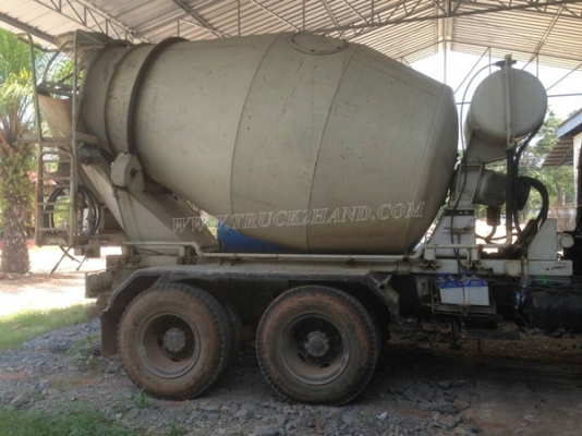 รถโม่ปูน ISUZU ปีจดทะเบียน 2546  ขนาด 275 แรงม้า(เครื่องพึ่งวางใหม่)