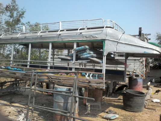 หลีงคาโดยสาร  ใส่รถหกล้อสั้น  พร้อมเบาะนั่ง