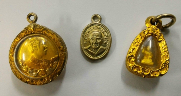 จัดหนัก 999บ. ร.๕  หลวงพ่อเปิ่นเสก  ลป.ทวดเม็ดแตงอาปังก้า  นางกวักทองพ่นทราย เนื้อสวยจัดๆ ปล่อยรวม ส่งEmsฟรีจ้า โทรเลย 087-4229464 ไอดีไลน์ janth56