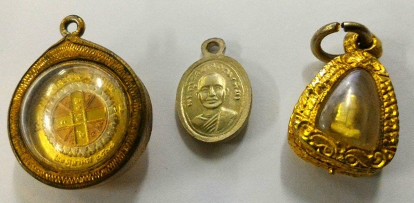 จัดหนัก 999บ. ร.๕  หลวงพ่อเปิ่นเสก  ลป.ทวดเม็ดแตงอาปังก้า  นางกวักทองพ่นทราย เนื้อสวยจัดๆ ปล่อยรวม ส่งEmsฟรีจ้า โทรเลย 087-4229464 ไอดีไลน์ janth56