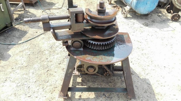 === Sold === ** มาใหม่อีกตัว!! ** ดัดท่อไอเสีย 1"- 3" มอเตอร์ Mitsubishi JAPAN 2 HP 380V สภาพสวยเดิมๆเฟืองอ้วนเต็มของราชการแทบไม่ได้ใช้งาน