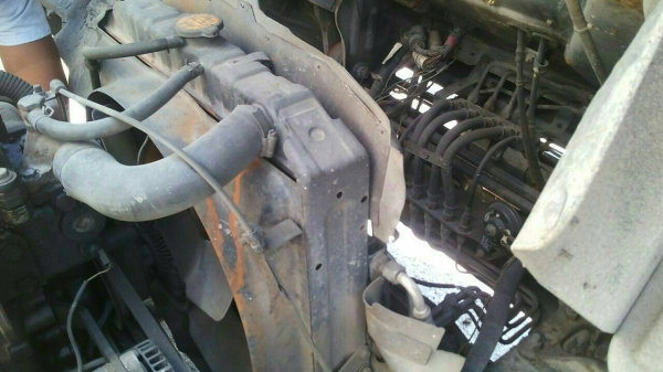 รถฮีโน่ 6 ล้อ ตู้แห้ง FB4J - 145 แรงม้า. ปี 40.    สนใจติดต่อ  081 - 6079515