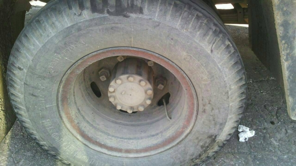 รถฮีโน่ 6 ล้อ ตู้แห้ง FB4J - 145 แรงม้า. ปี 40.    สนใจติดต่อ  081 - 6079515