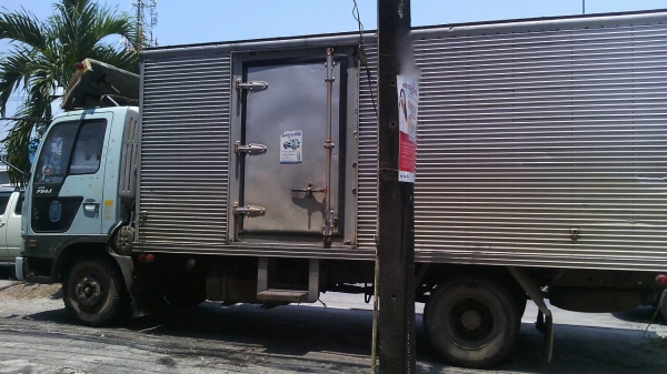 รถฮีโน่ 6 ล้อ ตู้แห้ง FB4J - 145 แรงม้า. ปี 40.    สนใจติดต่อ  081 - 6079515