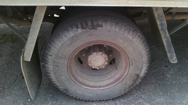 รถฮีโน่ 6 ล้อ ตู้แห้ง FB4J - 145 แรงม้า. ปี 40.    สนใจติดต่อ  081 - 6079515