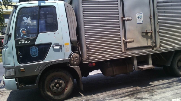 รถฮีโน่ 6 ล้อ ตู้แห้ง FB4J - 145 แรงม้า. ปี 40.    สนใจติดต่อ  081 - 6079515