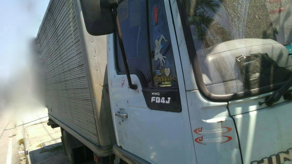 รถฮีโน่ 6 ล้อ ตู้แห้ง FB4J - 145 แรงม้า. ปี 40.    สนใจติดต่อ  081 - 6079515