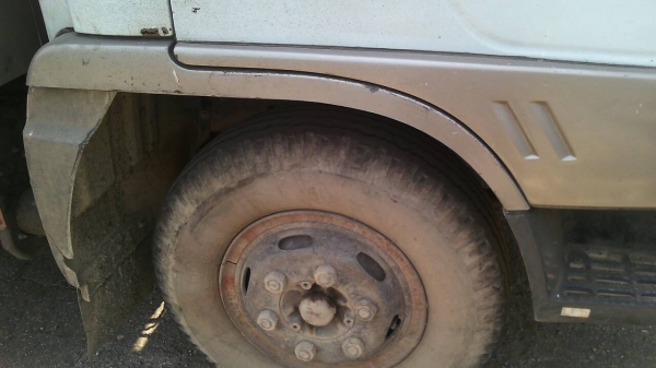 รถฮีโน่ 6 ล้อ ตู้แห้ง FB4J - 145 แรงม้า. ปี 40.    สนใจติดต่อ  081 - 6079515