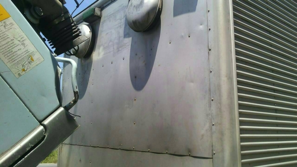 รถฮีโน่ 6 ล้อ ตู้แห้ง FB4J - 145 แรงม้า. ปี 40.    สนใจติดต่อ  081 - 6079515