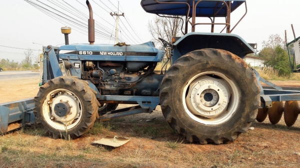 ขาย รถไถ 2 เพลา FORD 6610 เสื้อลาย คานหน้า ZF อุปกรณ์มีผานดันหน้า และผาน 7 เอกสารเล่มทะเบียนครบ