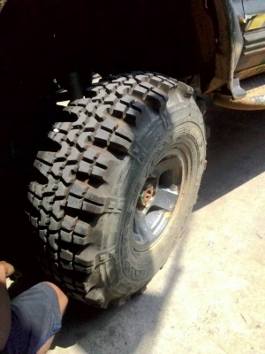 ล้อแม็กพร้อมยาง A คู่ 34 11.5 15 ปี2711 ดอกเต็มๆ ล้อแม็กพร้อมยาง A คู่ 34 11.5 15 ปี2711 ดอกเต็มๆ