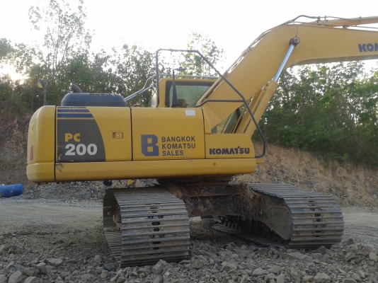 KOMATSU PC 200-8