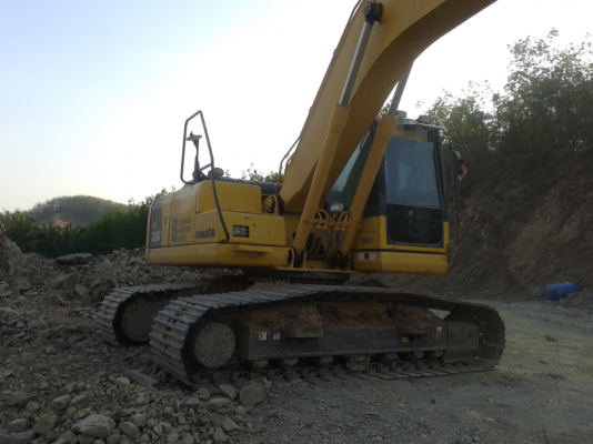 KOMATSU PC 200-8