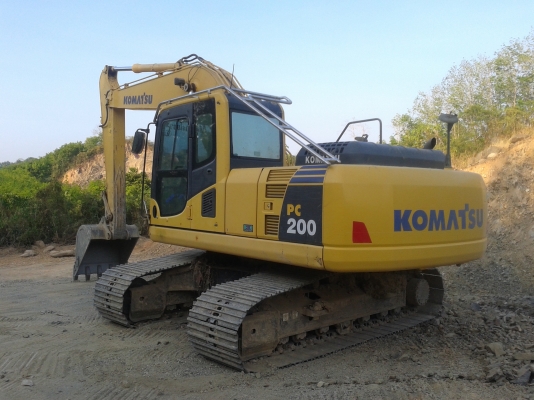 KOMATSU PC 200-8
