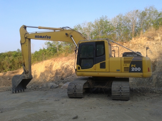 KOMATSU PC 200-8