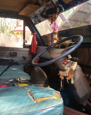 หกล้อ อีซูซุ NPR115ปี35เกียร์สั้น ท้าย F ดั้ม5คิว สภาพดีเดิมๆพร้อมใช้ ทะเบียนพร้อมโอน