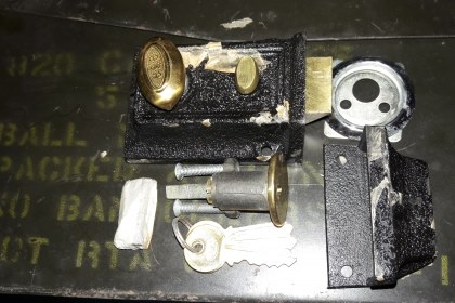 ขายกลอนตึกตราสามห่วงใหม่เก่าเก็บTRI-CIRCLE CYLINDER NIGHT LATCH ART.NO.939