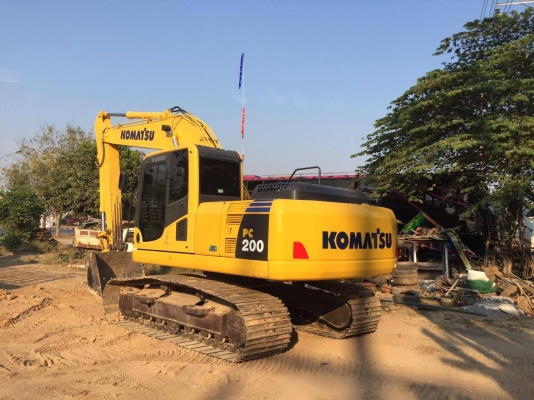 KOMATSU PC200-8MO (เจ้าของขายเอง)  รถปลายปี 2013 5,xxx ชม. ประกันศูนย์เต็ม ประตัวรถเต็ม สีเดิม รถสวย พร้อมใช้งาน  สนใจติดต่อด่วน 089-0854790