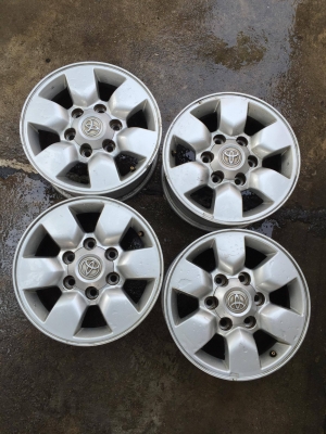 ขายล้อวีโก้ ขอบ 15 4 วง ราคา 4,000 บาท