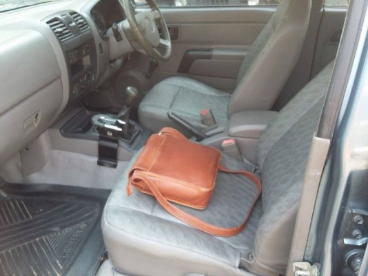 อีซูซุ ดีแมก4 ประตู ปี04 เครื่อง 2500 พวงมาลัยพาวเวอร์ รถมือเดียวป้ายแดง