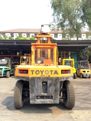 -:-*&bull;*ข า ย ร ถ ย ก นำ เ ข้ า*&bull;*-:-TOYOTA 2FD115 เครื่องดีเซล เกียร์ออโต้ เสาสูง4.5เมตา งากุบเข้าถ่างออก สนใจติดต่อ083-062-0223(ปอนด์)