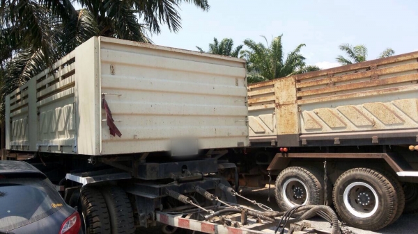 ขายรถ22ล้อดั้มพ์ ISUZU FXZ23NZHF24 เครื่อง320แรงม้ากับหาง SMM ปี51 สนใจโทร 081-970-1072