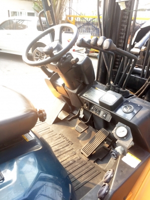 -:-*&bull;*ข า ย ร ถ ย ก นำ เ ข้ า*&bull;*-:-TOYOTA 7FG40 เสา5.5เมตร เครื่องเบนซิล+แก๊ส เกียร์ออโต้ สนใจติดต่อ083-062-0223(ปอนด์)