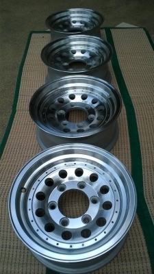 ล้อหยดน้ำ 14กว้าง6" 6รู ราคา5500 บาท ล้อหนามากๆเพิ่งกลึงเงาครั้งแรก ขอบเป็นรอยวงนึงตามรูป โทร.096-2085202 ครับ