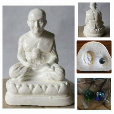 หลวงปู่ดู่ พรหมปัญโญ ผงจักรพรรดิ์ ใต้ฐานฝังลูกแก้วจักรพรรดิ์ พระผงด้วย แถมลูกแก้วจักรพรรดิ์ 2 ลูก