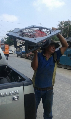 กำลังขนขึ้นรถให้ลูกค้าไปใช้ที่ สวนหสวง ครับ ขอบคุณมากครับ ท่านใดสนใจ พัดลมโรงงาน ราคาเบาๆ ติดต่อ เรานะครับ 081 6221299 ครับ กำลังขนขึ้นรถให้ลูกค้าไปใช้ที่ สวนหสวง ครับ ขอบคุณมากครับ ท่านใดสนใจ พัดลมโรงงาน ราคาเบาๆ ติดต่อ เรานะครับ 081 6221299 ครับ