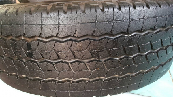 ขายยาง BRIDGESTONE DURAVIS R624 215-70-15 ปี4714 (1คู่) ราคา 1,600 ขายยาง BRIDGESTONE DURAVIS R624 215-70-15 ปี4714 (1คู่) ราคา 1,600