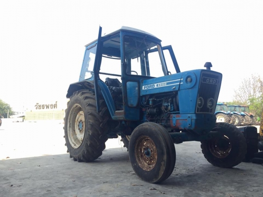 ฟอร์ด  6600 เสื้อลาย