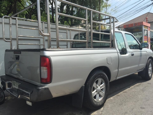 Nissan Frontier 2.7 Cab สีบรอนซ์เงิน ปี2002
