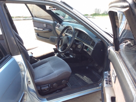 ขายรถ นิสสัน บลูเบิดร์ U12 ปี92 เครื่องหัวฉีด 2.0 เกียร์ธรรมดา เพาเวอร์ กระจกไฟฟ้าทั้งคัน เซ็นทรัลล๊อก ดิสก์เบรค 4ล้อ ภายในเดิมสวยสะอาด แอร์เย็นฉ่ำ ระบบไฟฟ้าใช้ได้หมด ตัวถังเดิมๆสีเต็มเงามีริ้วรอย แม็ก15 รถขับดีครับ พร้อมใช้ ภาษีปี60 ขายถูกครับ