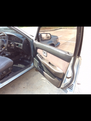 ขายรถ นิสสัน บลูเบิดร์ U12 ปี92 เครื่องหัวฉีด 2.0 เกียร์ธรรมดา เพาเวอร์ กระจกไฟฟ้าทั้งคัน เซ็นทรัลล๊อก ดิสก์เบรค 4ล้อ ภายในเดิมสวยสะอาด แอร์เย็นฉ่ำ ระบบไฟฟ้าใช้ได้หมด ตัวถังเดิมๆสีเต็มเงามีริ้วรอย แม็ก15 รถขับดีครับ พร้อมใช้ ภาษีปี60 ขายถูกครับ