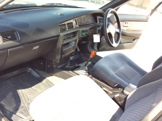 ขายรถ นิสสัน บลูเบิดร์ U12 ปี92 เครื่องหัวฉีด 2.0 เกียร์ธรรมดา เพาเวอร์ กระจกไฟฟ้าทั้งคัน เซ็นทรัลล๊อก ดิสก์เบรค 4ล้อ ภายในเดิมสวยสะอาด แอร์เย็นฉ่ำ ระบบไฟฟ้าใช้ได้หมด ตัวถังเดิมๆสีเต็มเงามีริ้วรอย แม็ก15 รถขับดีครับ พร้อมใช้ ภาษีปี60 ขายถูกครับ