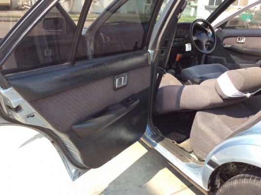 ขายรถ นิสสัน บลูเบิดร์ U12 ปี92 เครื่องหัวฉีด 2.0 เกียร์ธรรมดา เพาเวอร์ กระจกไฟฟ้าทั้งคัน เซ็นทรัลล๊อก ดิสก์เบรค 4ล้อ ภายในเดิมสวยสะอาด แอร์เย็นฉ่ำ ระบบไฟฟ้าใช้ได้หมด ตัวถังเดิมๆสีเต็มเงามีริ้วรอย แม็ก15 รถขับดีครับ พร้อมใช้ ภาษีปี60 ขายถูกครับ