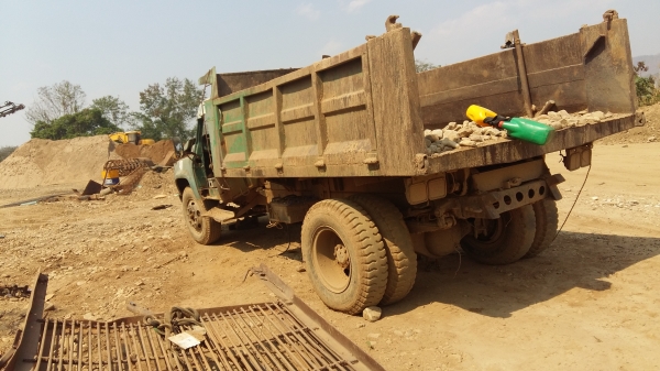 ด่วนต้องการขายรถ 2 คัน นิสสันUDกับนิสสันหัวยาว