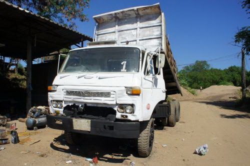ด่วนต้องการขายรถ 2 คัน นิสสันUDกับนิสสันหัวยาว