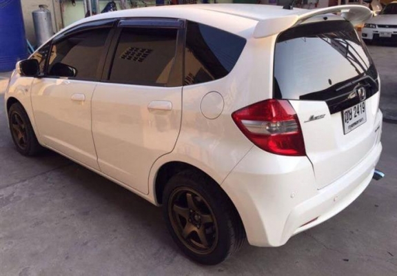 HonDa Jazz 1.5V(AS) i-VTEC สีขาว ปี2011 *Lpg
