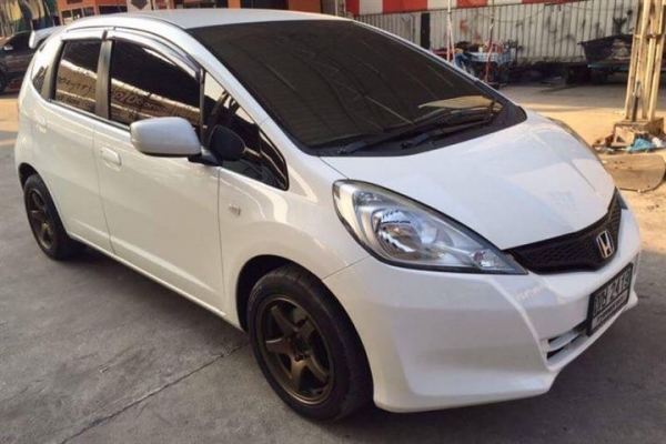 HonDa Jazz 1.5V(AS) i-VTEC สีขาว ปี2011 *Lpg
