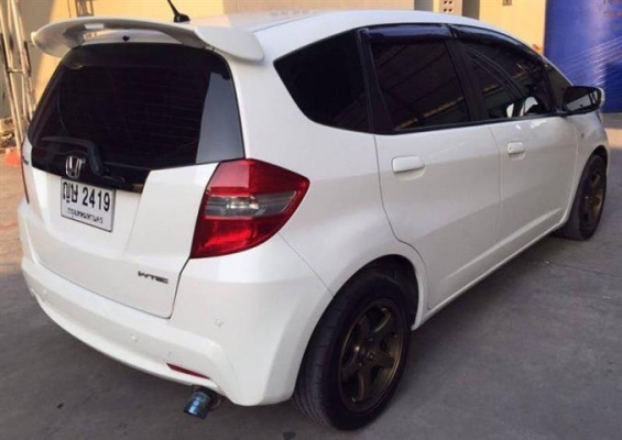 HonDa Jazz 1.5V(AS) i-VTEC สีขาว ปี2011 *Lpg