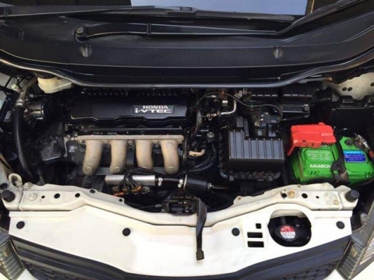 HonDa Jazz 1.5V(AS) i-VTEC สีขาว ปี2011 *Lpg