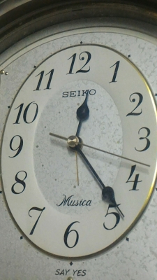 นาฬืกา ESIKO แบบตั้งโต็ะ ปลุกได้ เตือนเมื่อครบชั่วโมง รูปทรงสวยงาม