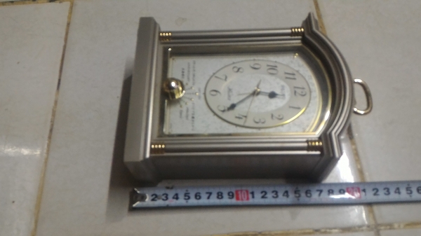 นาฬืกา ESIKO แบบตั้งโต็ะ ปลุกได้ เตือนเมื่อครบชั่วโมง รูปทรงสวยงาม