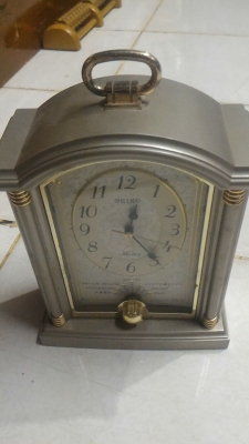 นาฬืกา ESIKO แบบตั้งโต็ะ ปลุกได้ เตือนเมื่อครบชั่วโมง รูปทรงสวยงาม