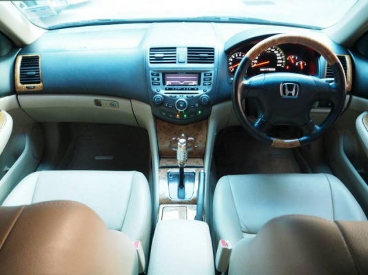 Honda Accord 2.4 i-vtec สีดำ ปี2005 Honda Accord 2.4 i-vtec สีดำ ปี2005