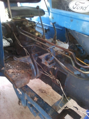 ด่วนครับขายรถไถฟอร์ด6600 เสื้อลาย เอกสารเล่มทะเบียน