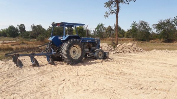 ด่วนครับขายรถไถฟอร์ด6600 เสื้อลาย เอกสารเล่มทะเบียน