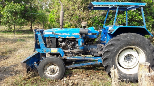 ด่วนครับขายรถไถฟอร์ด6600 เสื้อลาย เอกสารเล่มทะเบียน